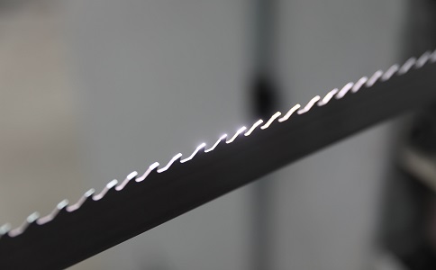 崇明双金属带锯条产生切削噪音的原因具体有哪些？
